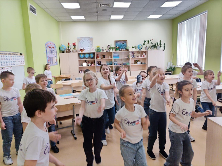 Сегодня во 2 классе в рамках проекта "Орлята России" прошло занятие трека Орлёнок Спортсмен.